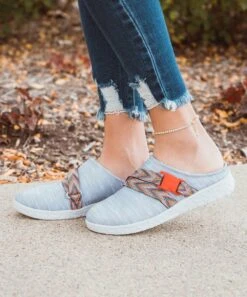 Hot Sale ???? MUK LUKS Gray Geometric-Strap Boardwalk Promenade Clog - ???? Women ❤️ -MUK LUKS SHOP zu102968858 alt 4 tm1645035938